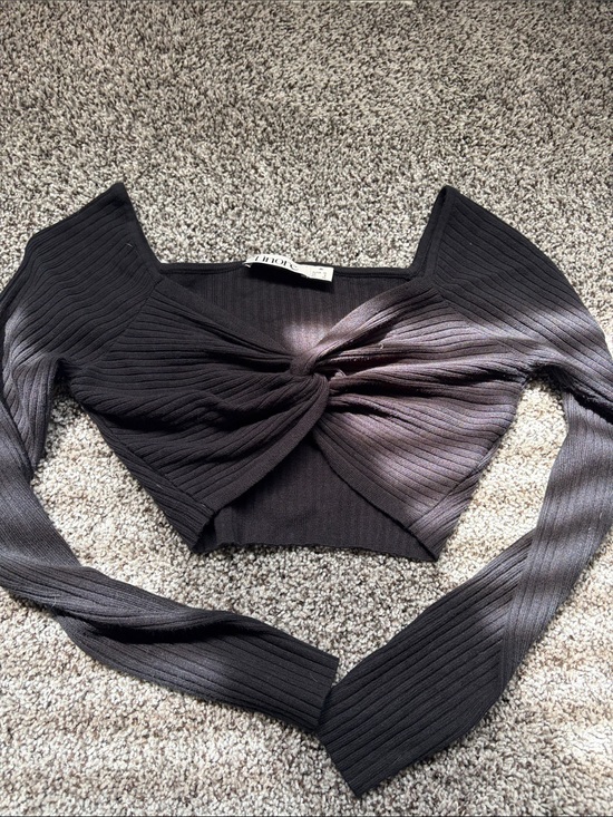Tops - Twist-Front Ribbed Long-Sleeve Crop Top - Black